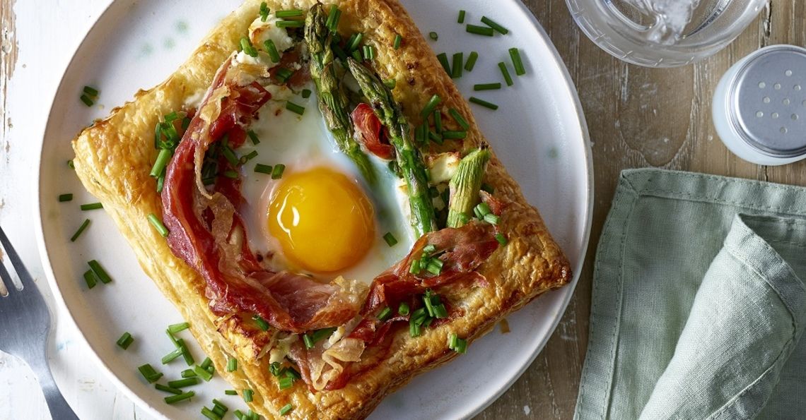 Puff pastry baked egg and pesto parcels Egg Recipes British Lion Eggs